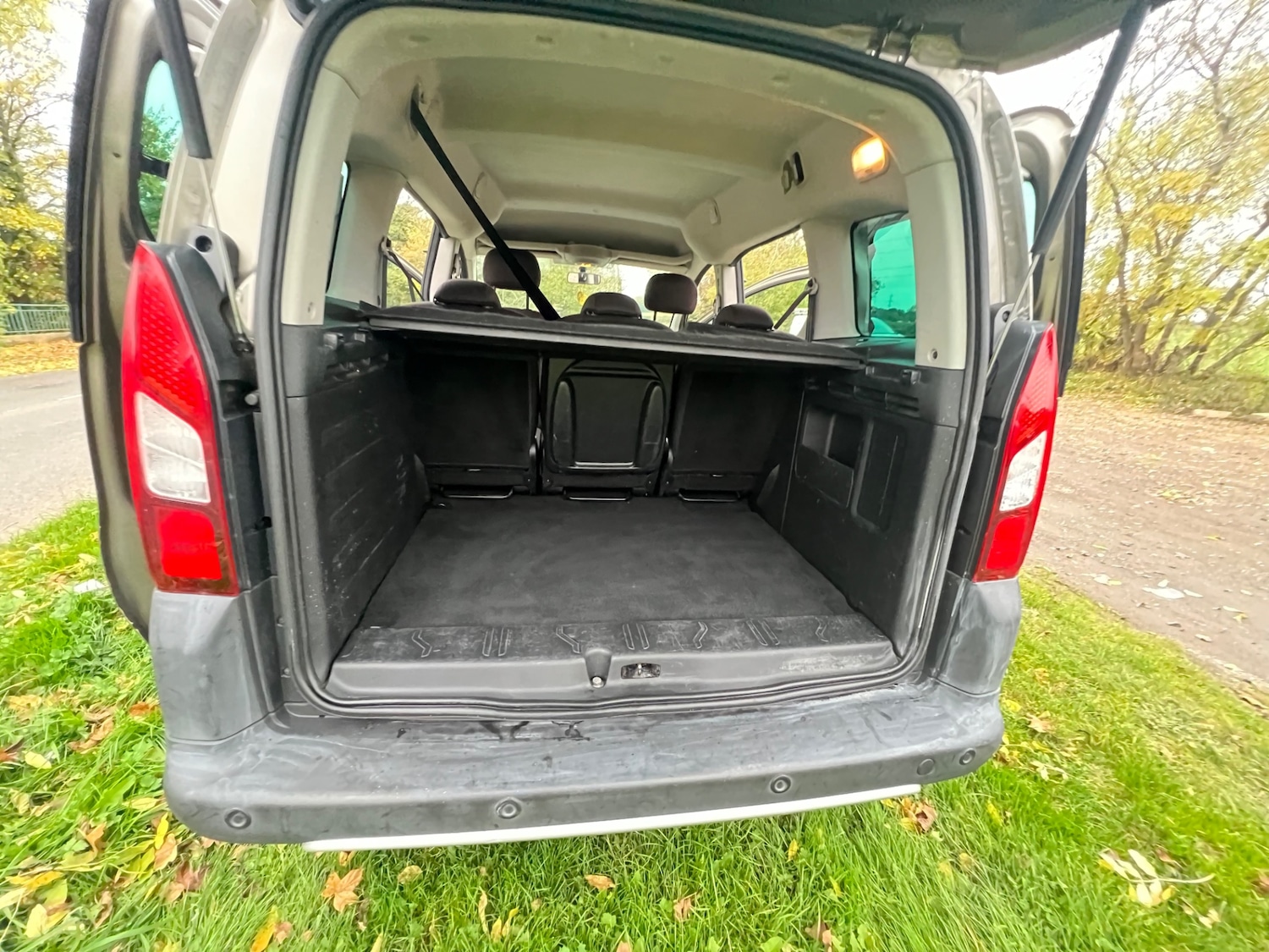 Used Peugeot Partner Tepee 2015 for sale - 76492095: Photo 12