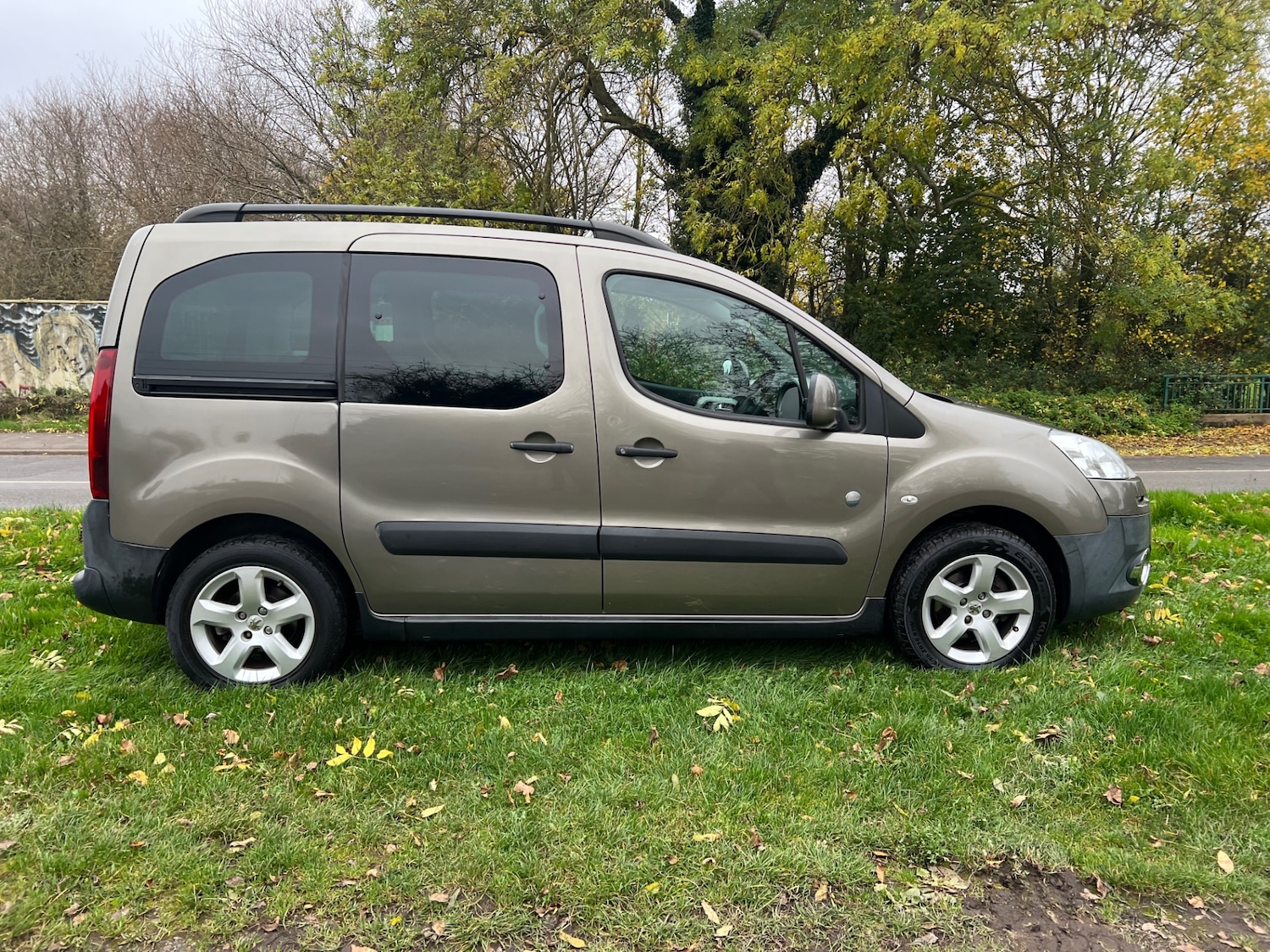 Used Peugeot Partner Tepee 2015 for sale - 76492095: Photo 2