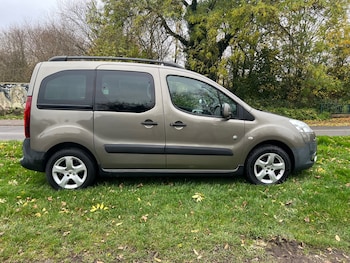 Used Peugeot Partner Tepee 2015 for sale - 76492095: Photo