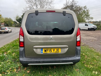 Used Peugeot Partner Tepee 2015 for sale - 76492095: Photo