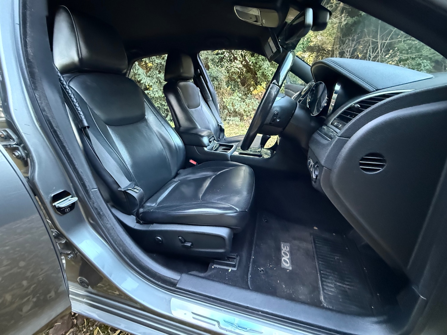 Used Chrysler 300C 2012 for sale - 76394920: Photo 13