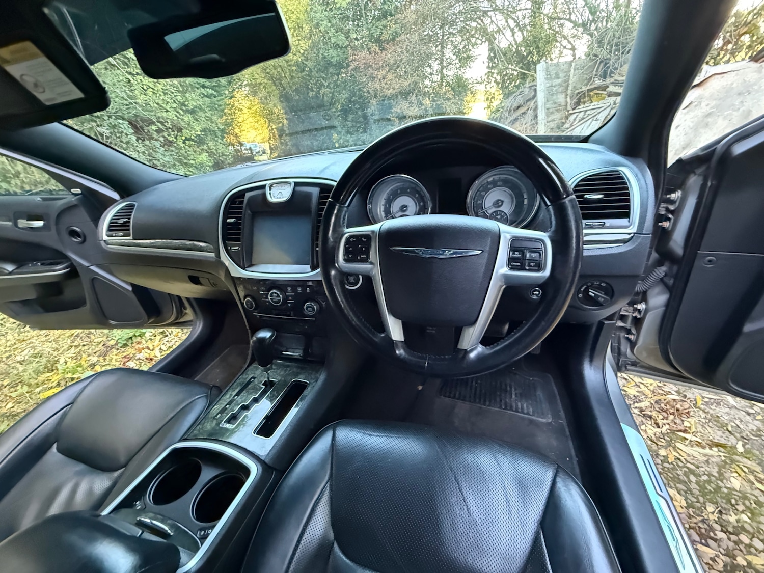 Used Chrysler 300C 2012 for sale - 76394920: Photo 14