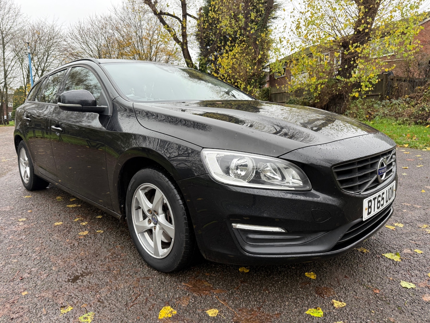 Used Volvo V60 2015 for sale - 76589123: Photo 1
