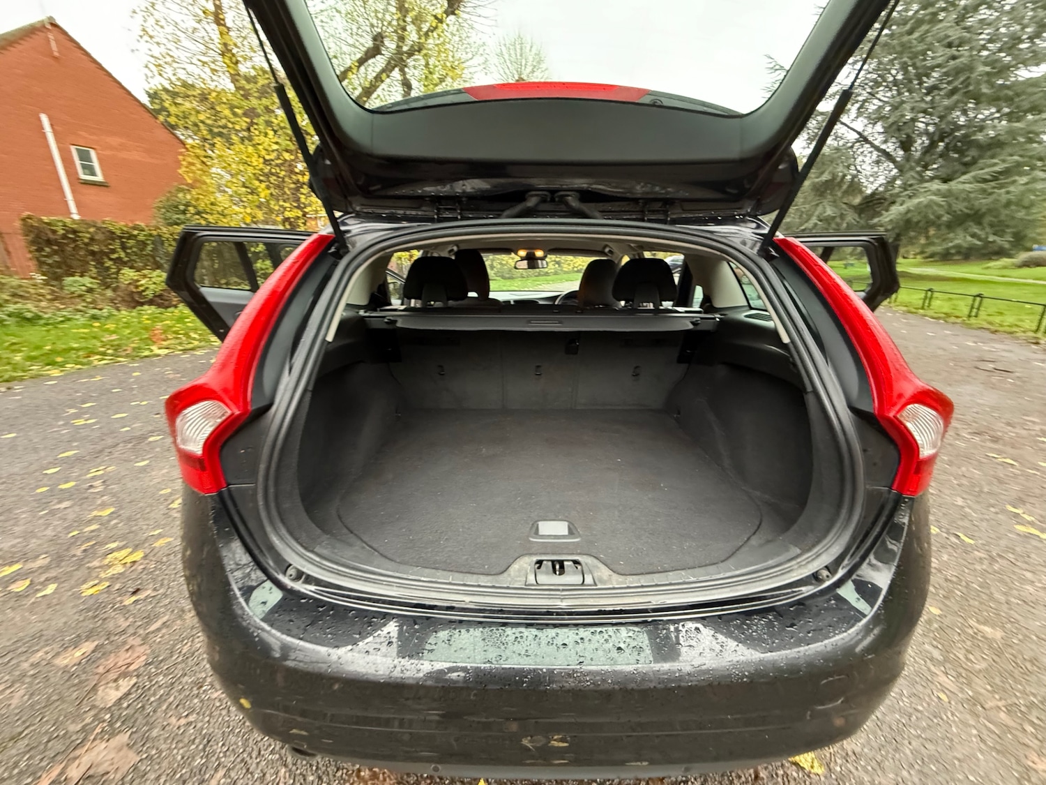 Used Volvo V60 2015 for sale - 76589123: Photo 11