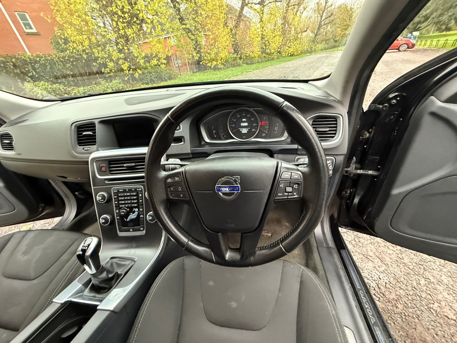 Used Volvo V60 2015 for sale - 76589123: Photo 14