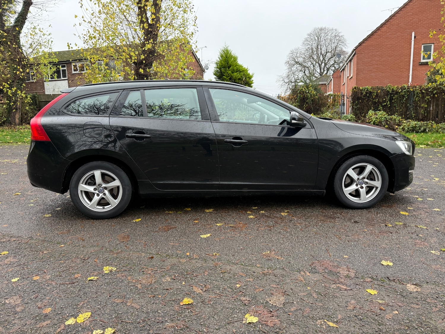 Used Volvo V60 2015 for sale - 76589123: Photo 2