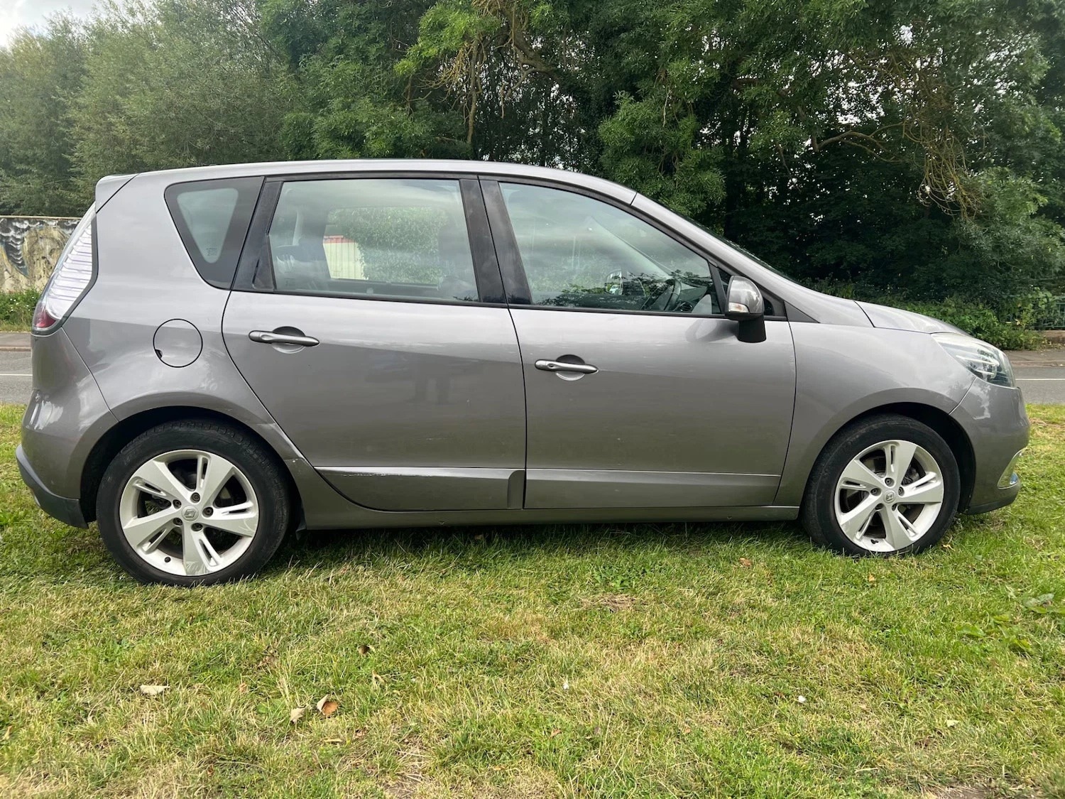 Used Renault Scenic 2013 for sale - 75983667: Photo 2