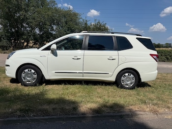 Used Ssangyong Turismo 2017 for sale - 79177024: Photo