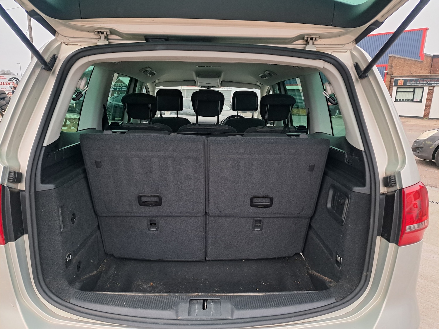 Used Volkswagen Sharan 2012 for sale - 77981753: Photo 12