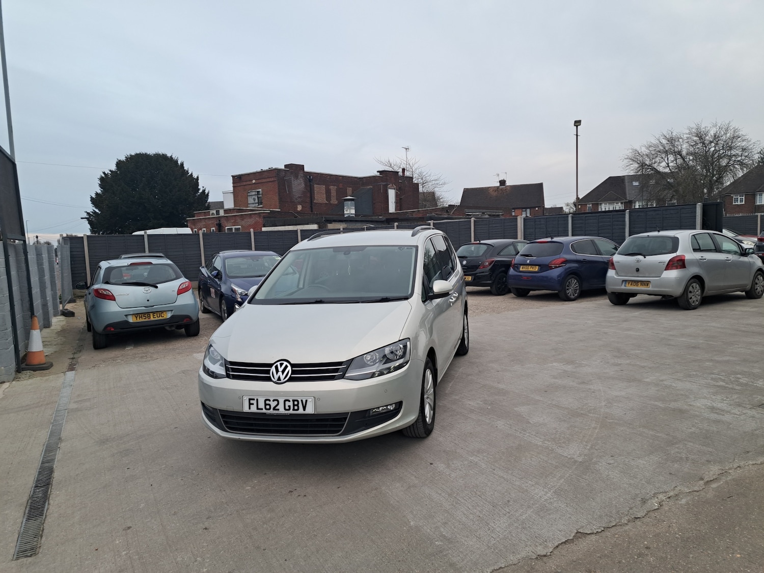 Used Volkswagen Sharan 2012 for sale - 77981753: Photo 2