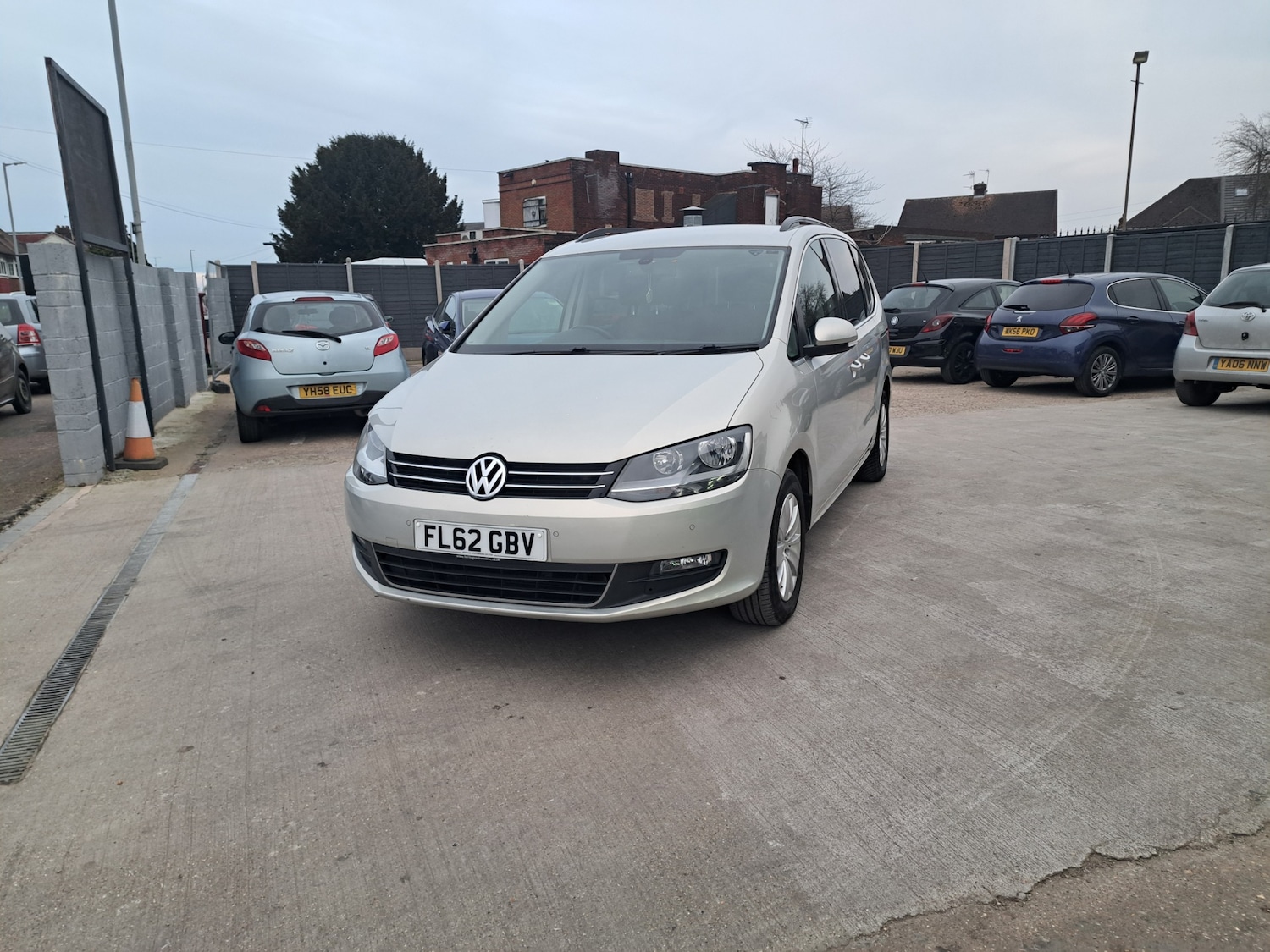 Used Volkswagen Sharan 2012 for sale - 77981753: Photo 3