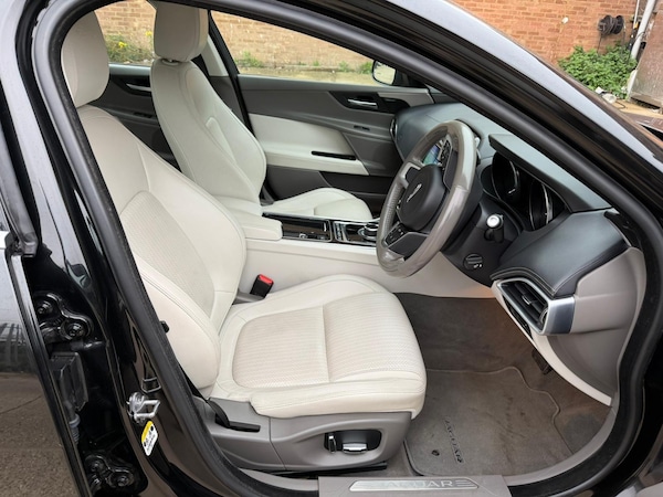 Used Jaguar XE 2019 for sale - 76318700: Photo 10