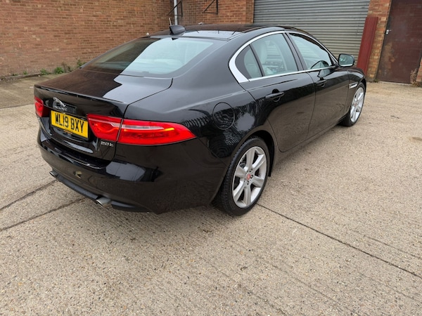 Used Jaguar XE 2019 for sale - 76318700: Photo 3