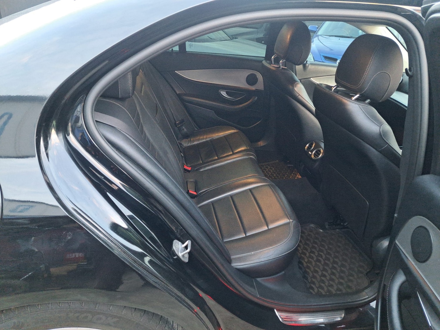 Used Mercedes-Benz E Class 2017 for sale - 76348702: Photo 3