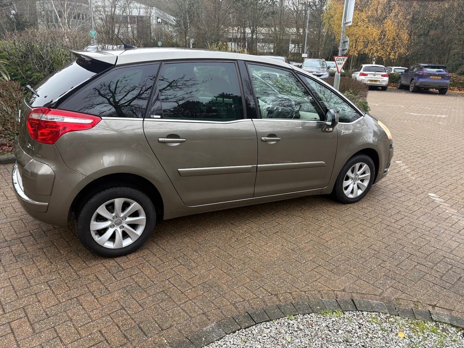 Used Citroen C4 Picasso 2009 for sale - 77499790: Photo 12