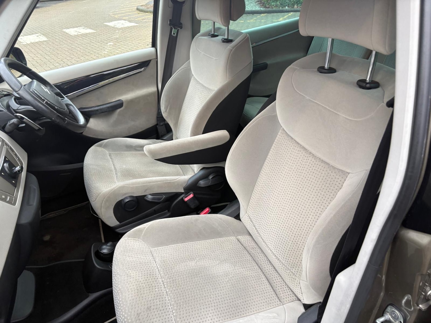 Used Citroen C4 Picasso 2009 for sale - 77499790: Photo 20