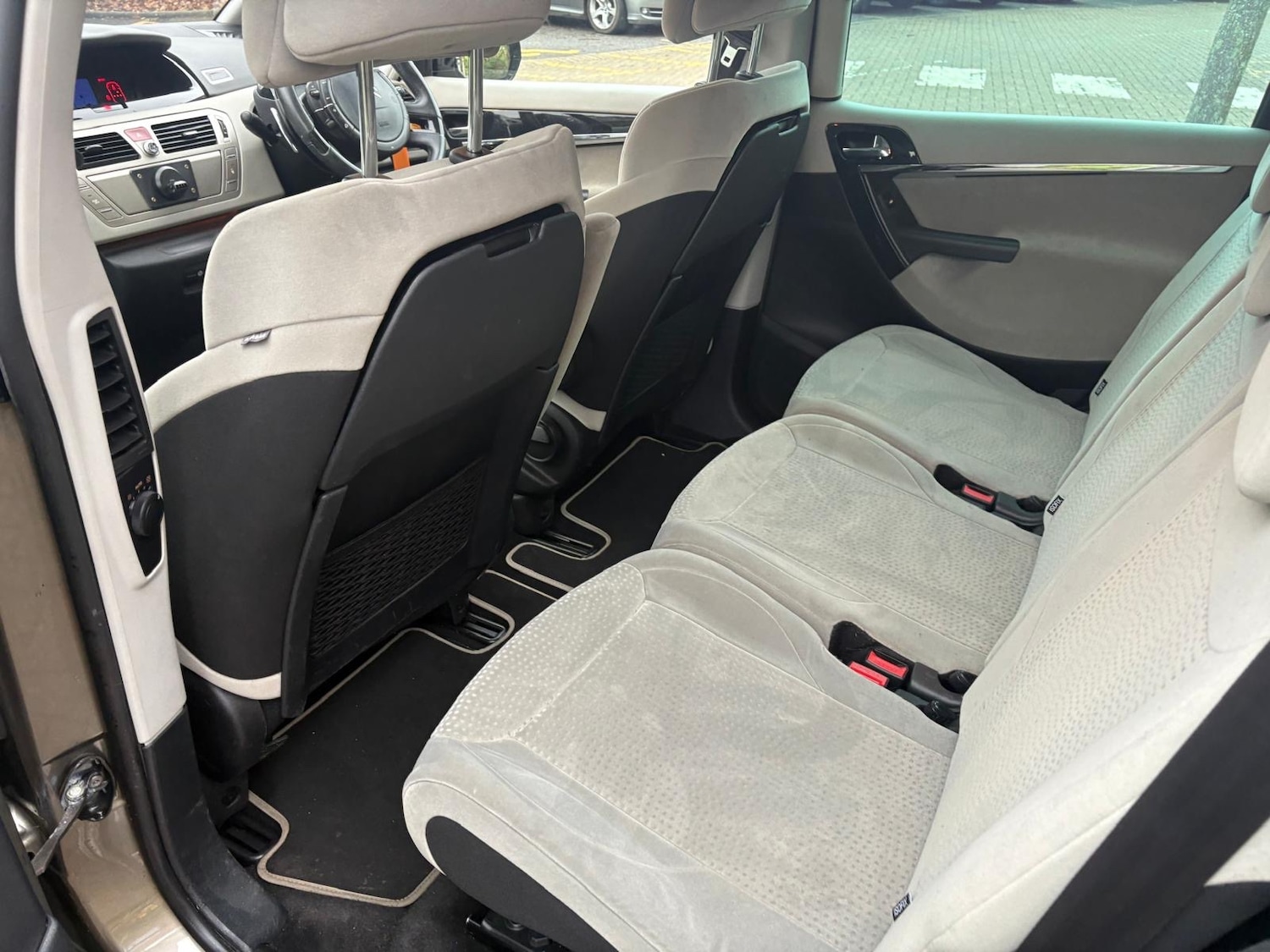 Used Citroen C4 Picasso 2009 for sale - 77499790: Photo 23