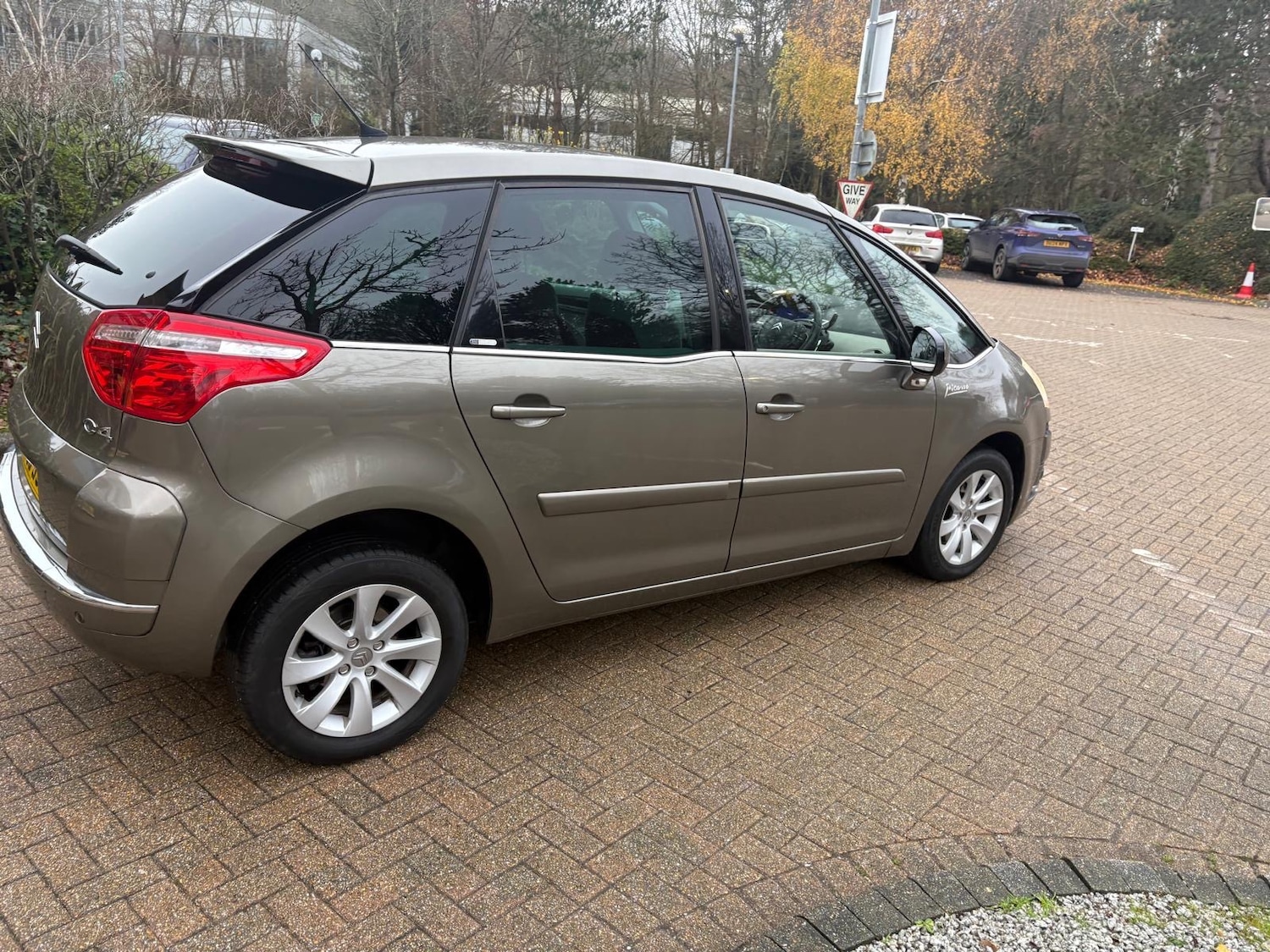 Used Citroen C4 Picasso 2009 for sale - 77499790: Photo 7
