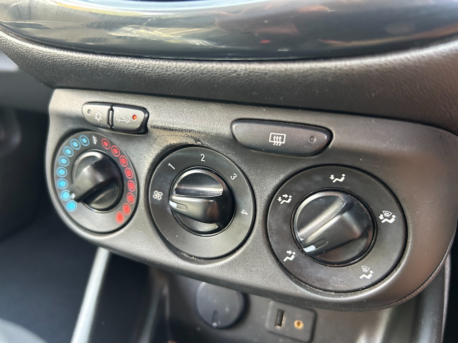 Used Vauxhall Corsa 2015 for sale - 77688209: Photo 28