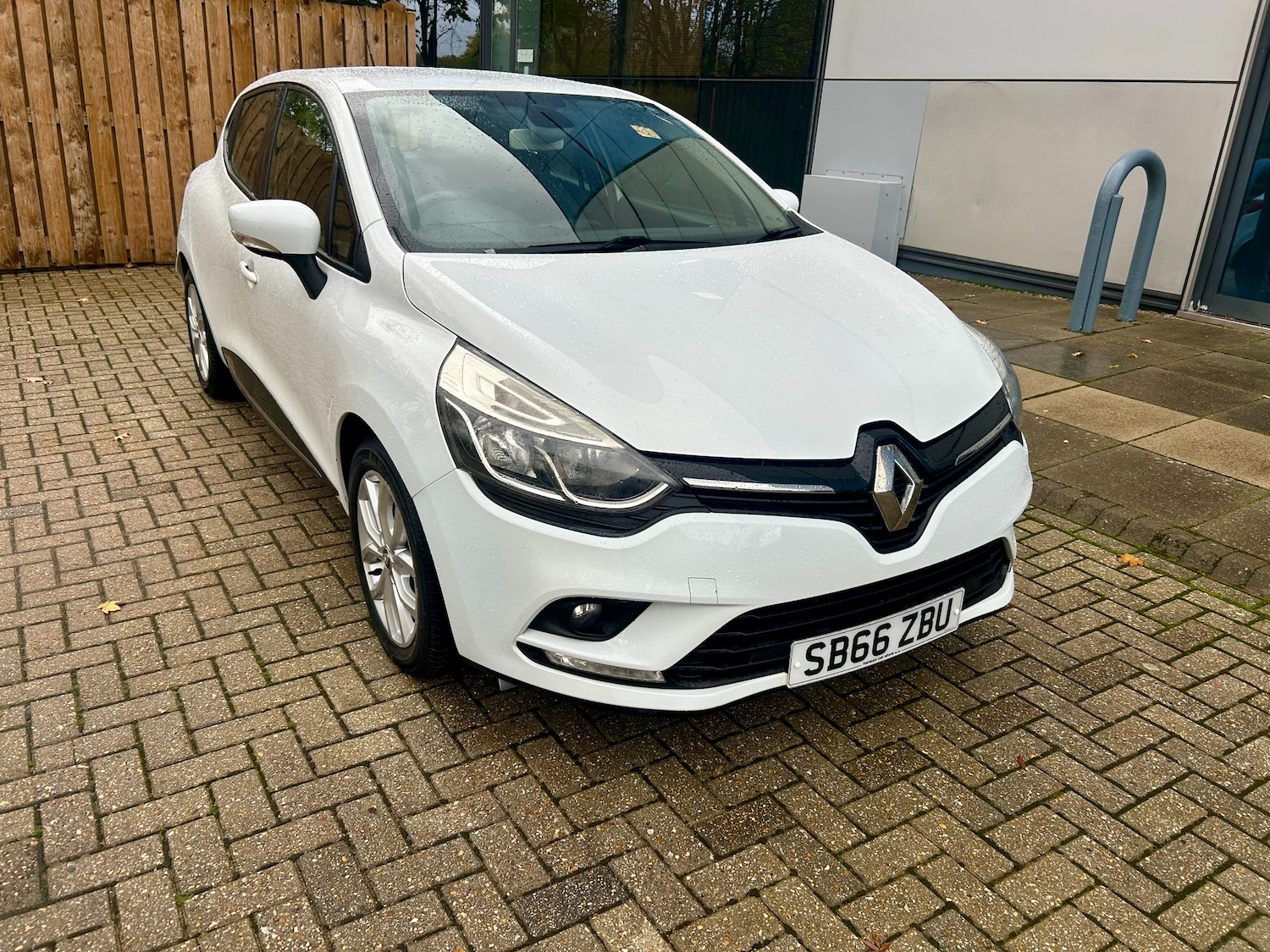 Used Renault Clio 2016 for sale - 77124296: Photo 2