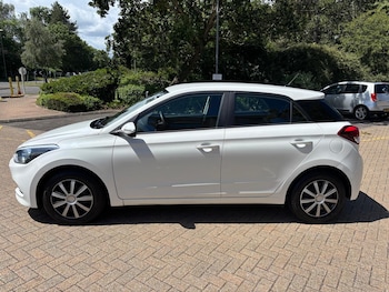 Used Hyundai i20 2017 for sale - 78852454: Photo