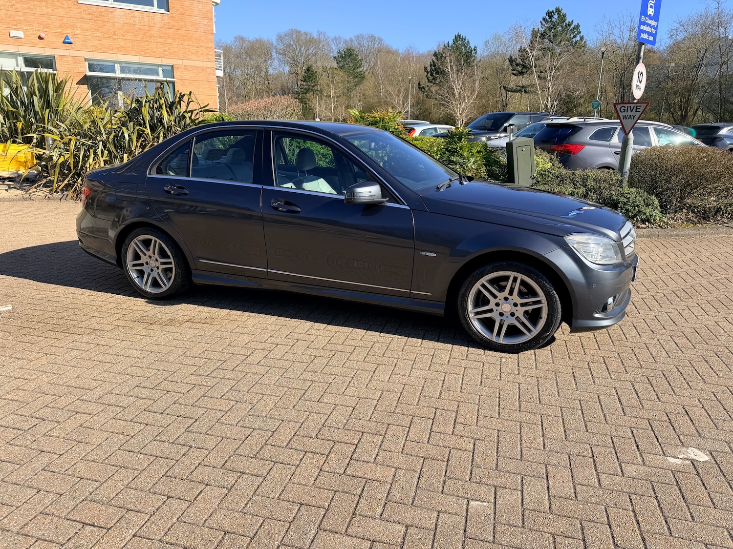 Used Mercedes-Benz C Class 2011 for sale - 77935448: Photo 4