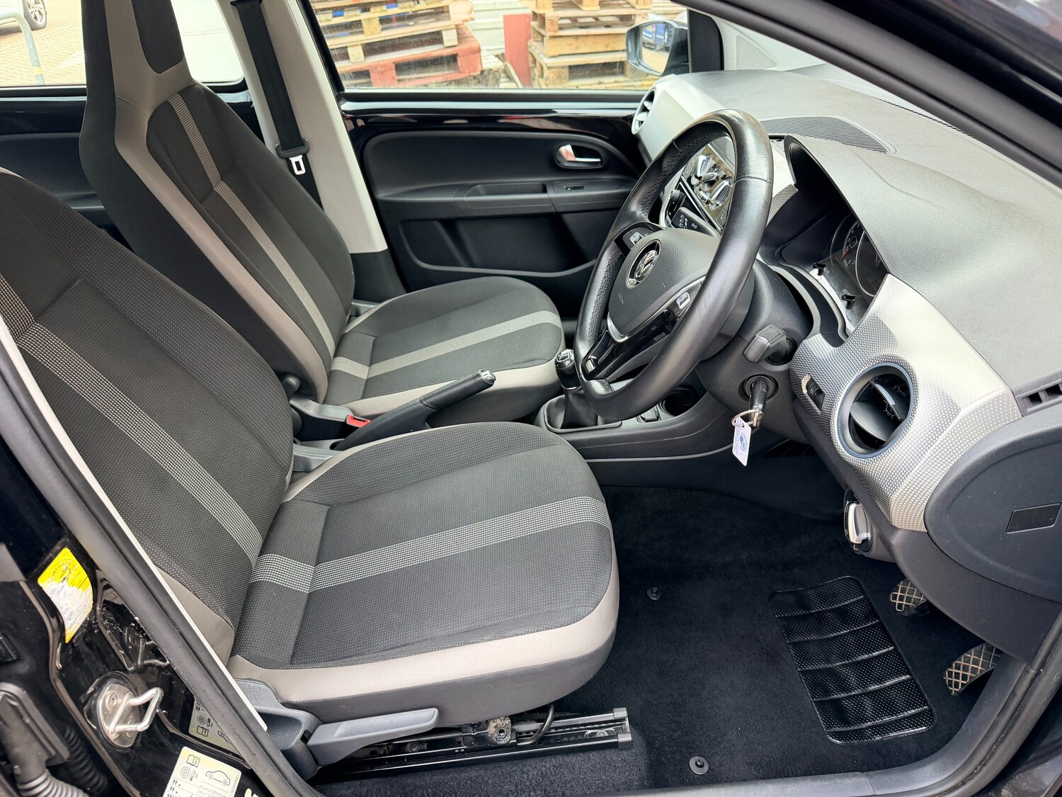 Used Volkswagen up! 2017 for sale - 77124327: Photo 14