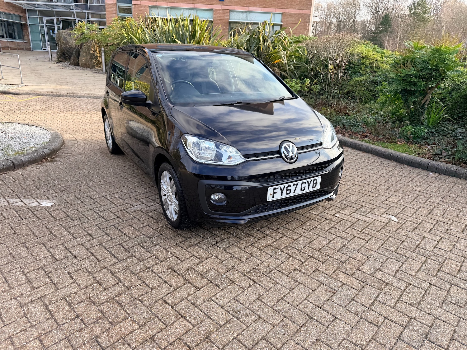 Used Volkswagen up! 2017 for sale - 77124327: Photo 2