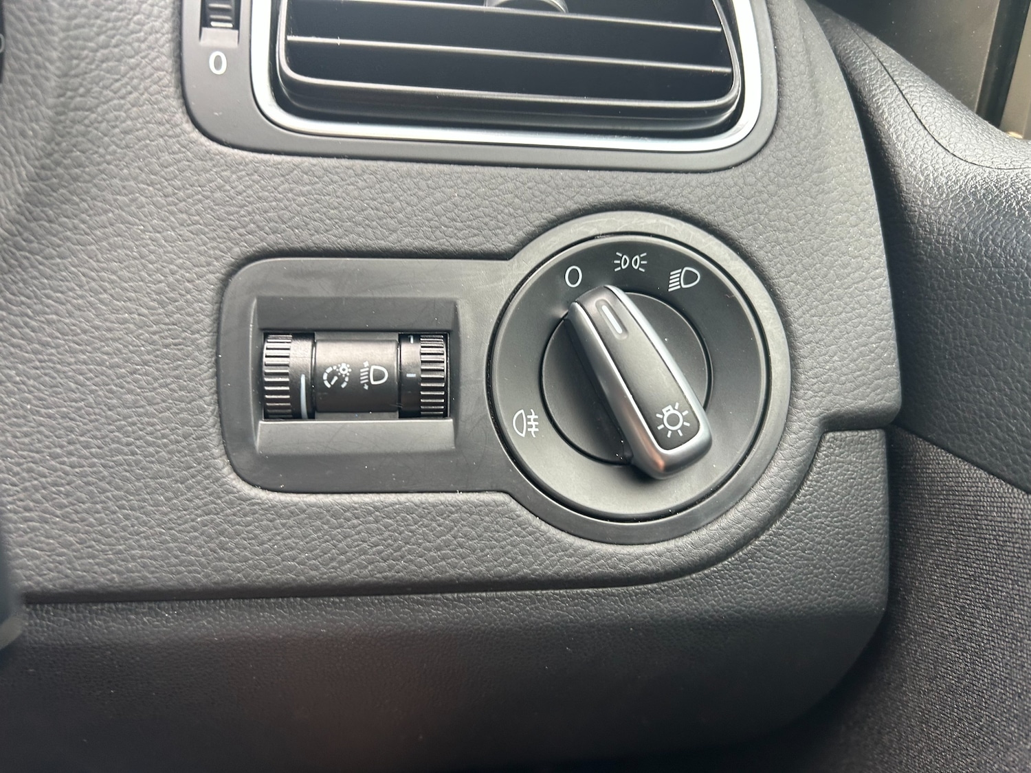 Used Volkswagen Polo 2011 for sale - 77124321: Photo 14