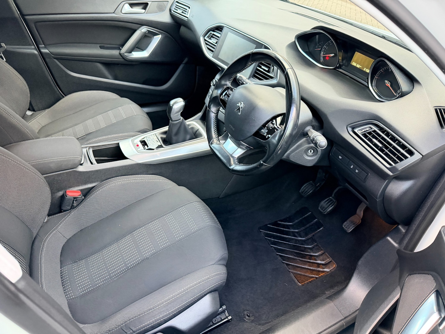 Used Peugeot 308 2017 for sale - 77269414: Photo 27