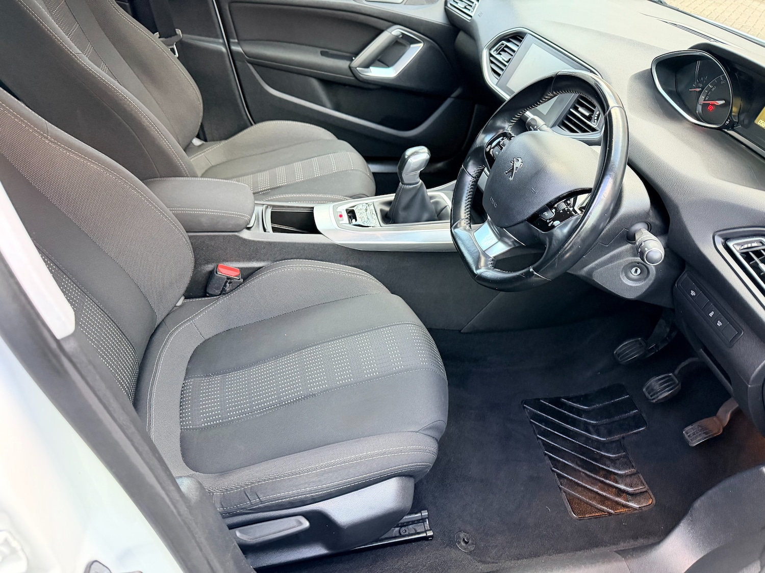 Used Peugeot 308 2017 for sale - 77269414: Photo 28