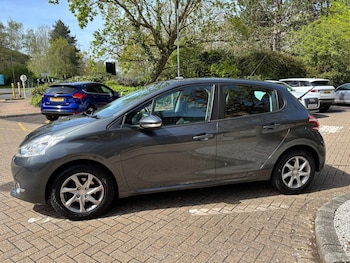 Used Peugeot 208 2014 for sale - 78273161: Photo