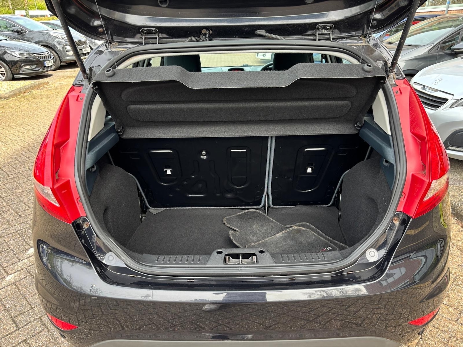 Used Ford Fiesta 2010 for sale - 78201481: Photo 29