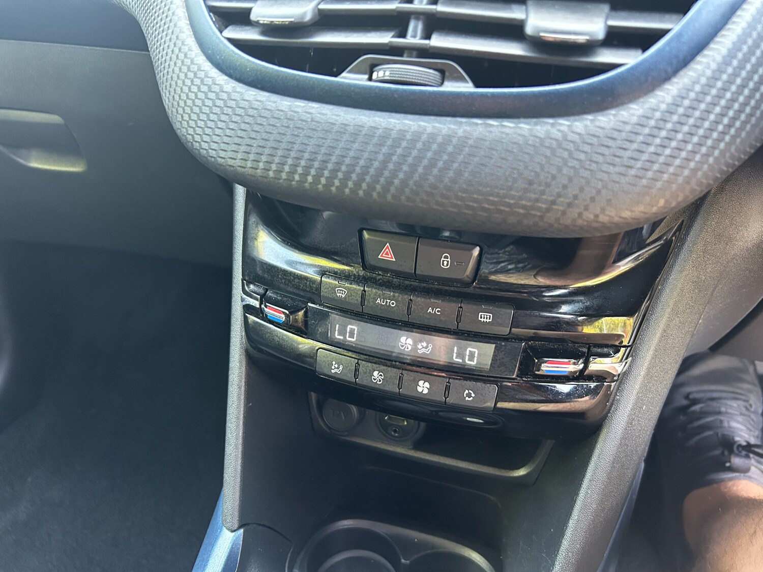 Used Peugeot 2008 2014 for sale - 77578832: Photo 20