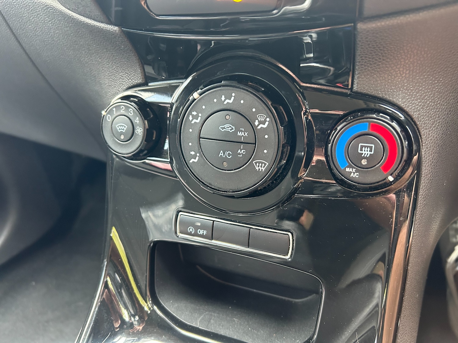 Used Ford Fiesta 2015 for sale - 77124289: Photo 17