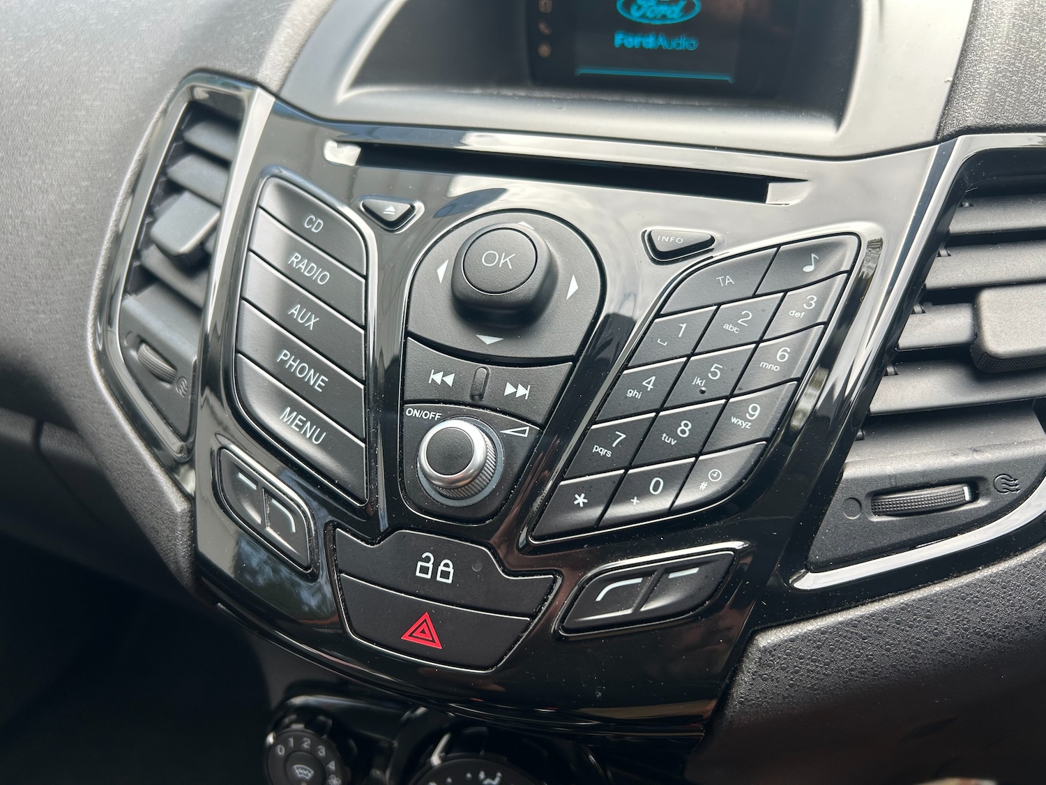 Used Ford Fiesta 2015 for sale - 77124289: Photo 18