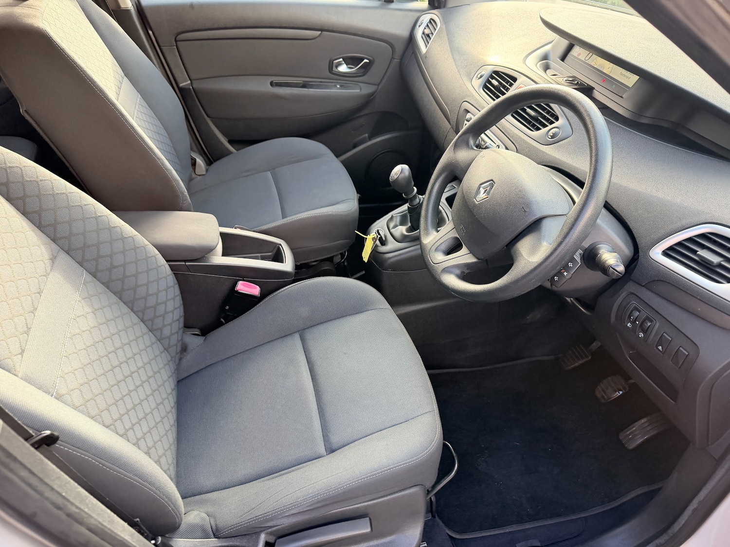 Used Renault Scenic 2010 for sale - 77226135: Photo 21