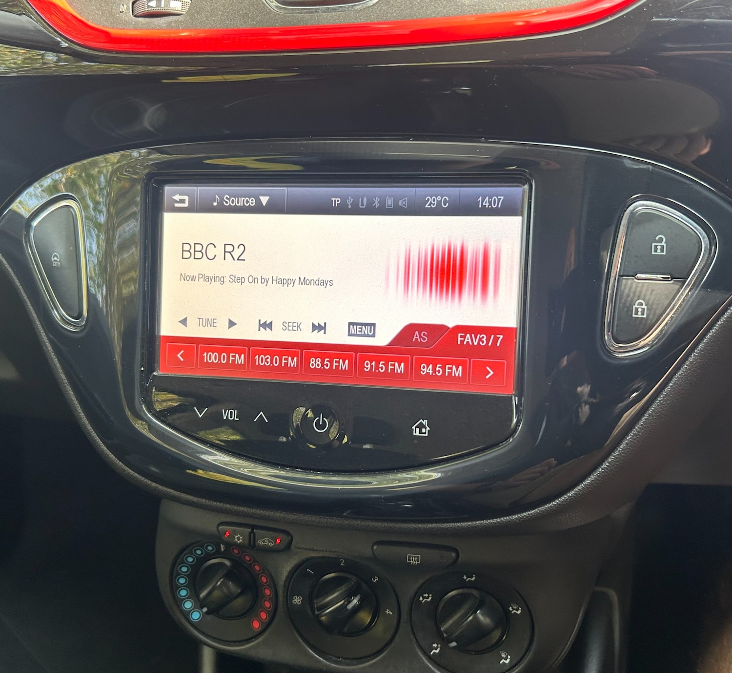 Used Vauxhall Corsa 2015 for sale - 77158063: Photo 16