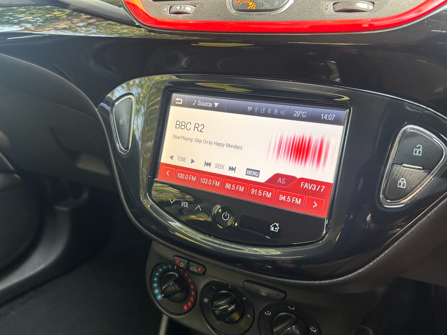 Used Vauxhall Corsa 2015 for sale - 77158063: Photo 17