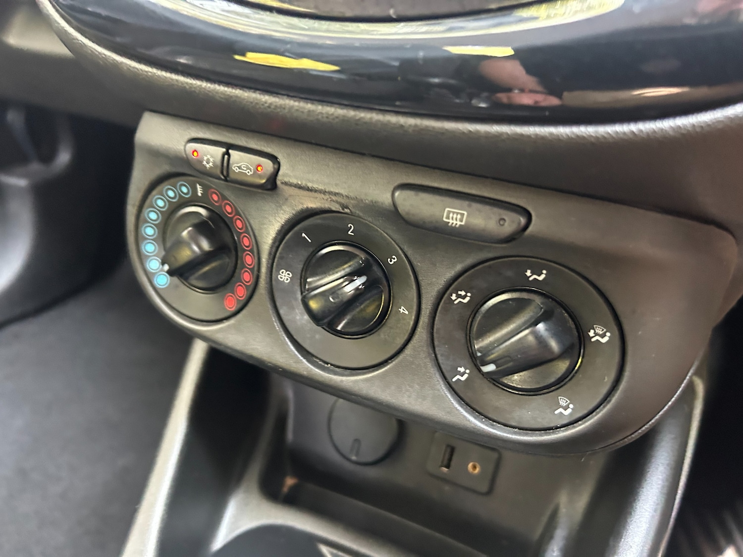 Used Vauxhall Corsa 2015 for sale - 77158063: Photo 18