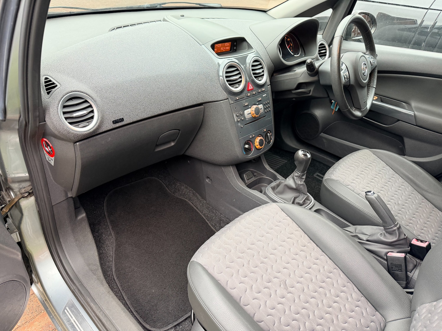 Used Vauxhall Corsa 2012 for sale - 77180024: Photo 24