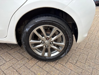 Used Toyota Yaris 2014 for sale - 78049893: Photo