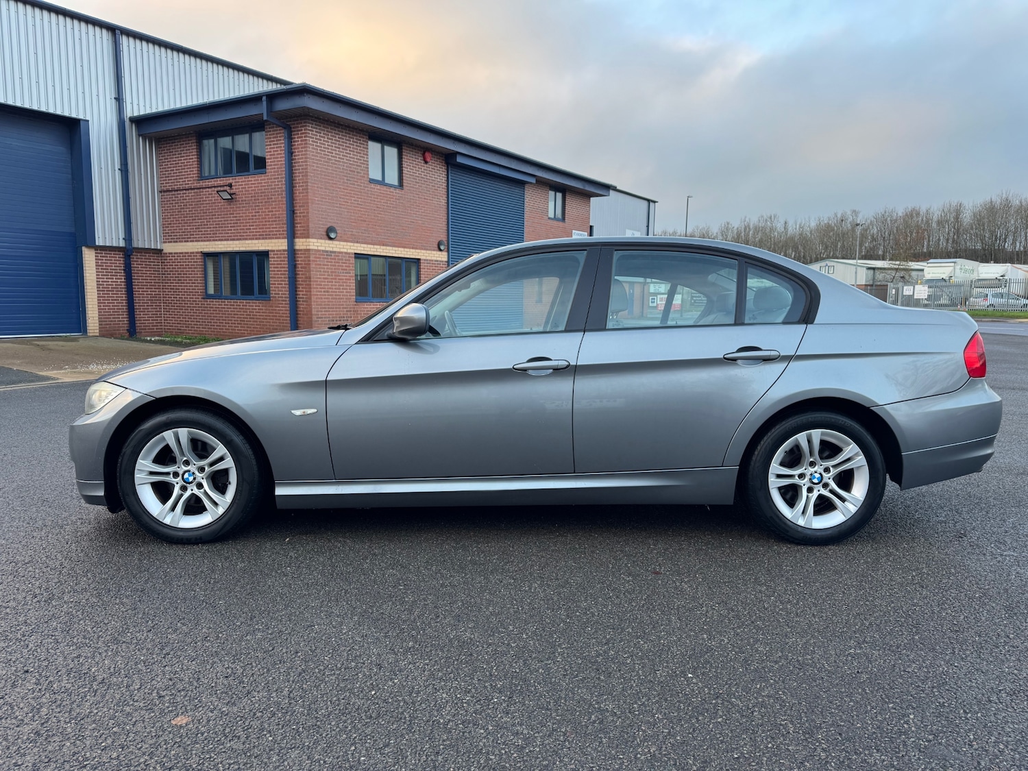 Used BMW 3 Series 2010 for sale - 77053141: Photo 2
