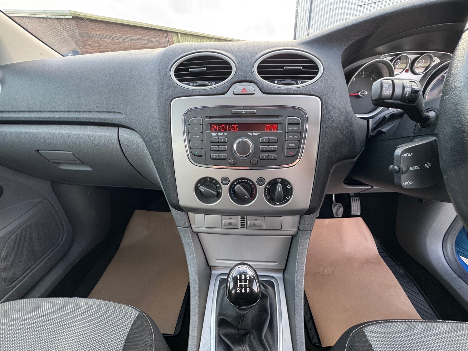 Used Ford Focus 2010 for sale - 77380859: Photo 20