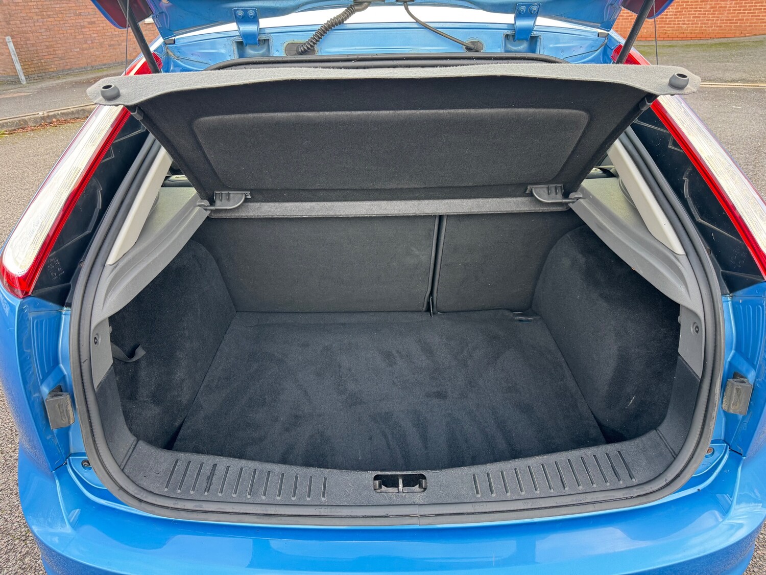 Used Ford Focus 2010 for sale - 77380859: Photo 31