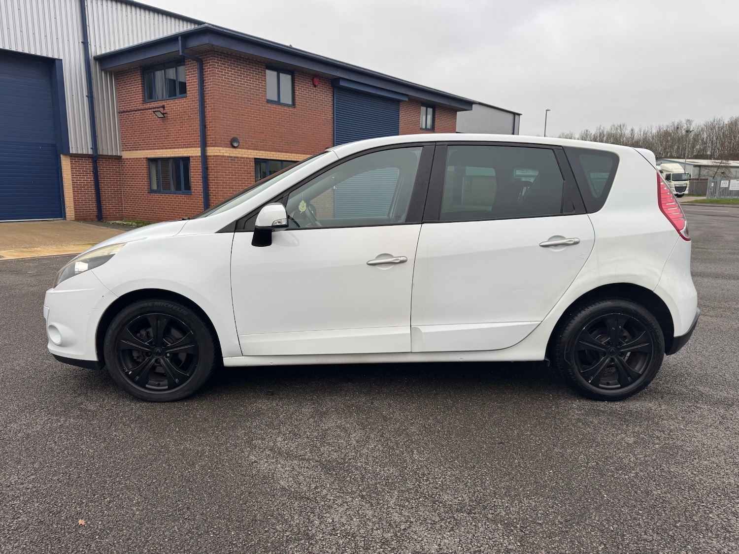Used Renault Scenic 2011 for sale - 77053138: Photo 2