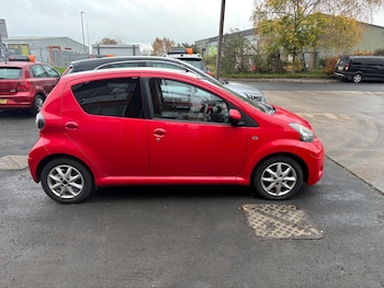 Used Toyota AYGO 2013 for sale - 76512332: Photo