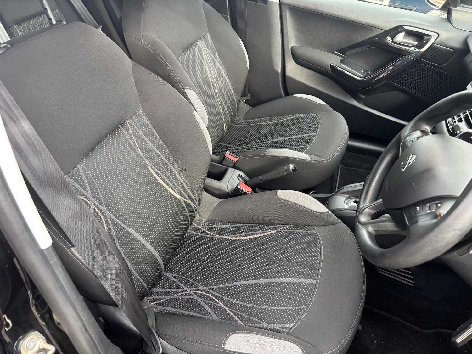 Used Peugeot 208 2012 for sale - 76499360: Photo 15