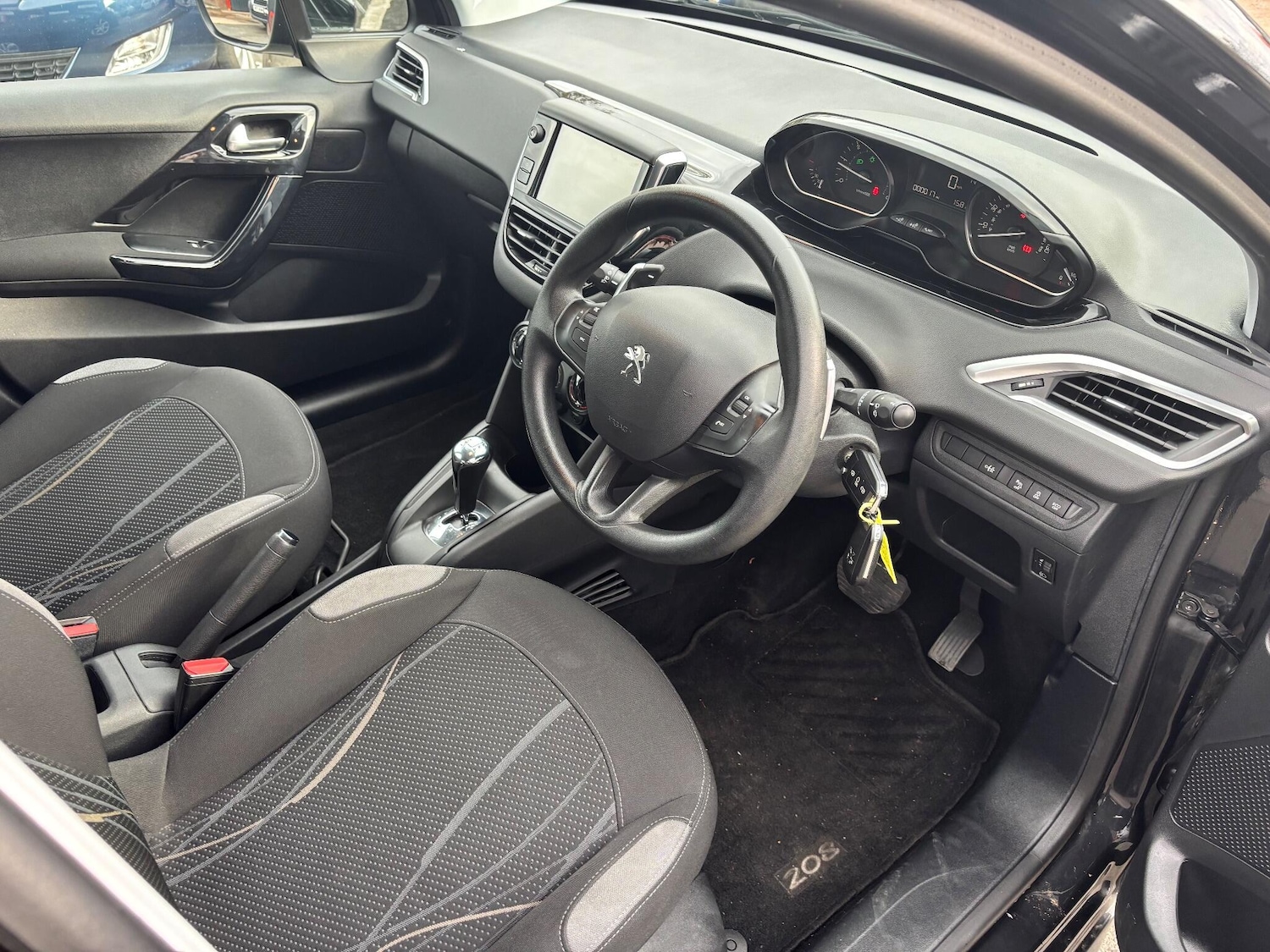 Used Peugeot 208 2012 for sale - 76499360: Photo 16