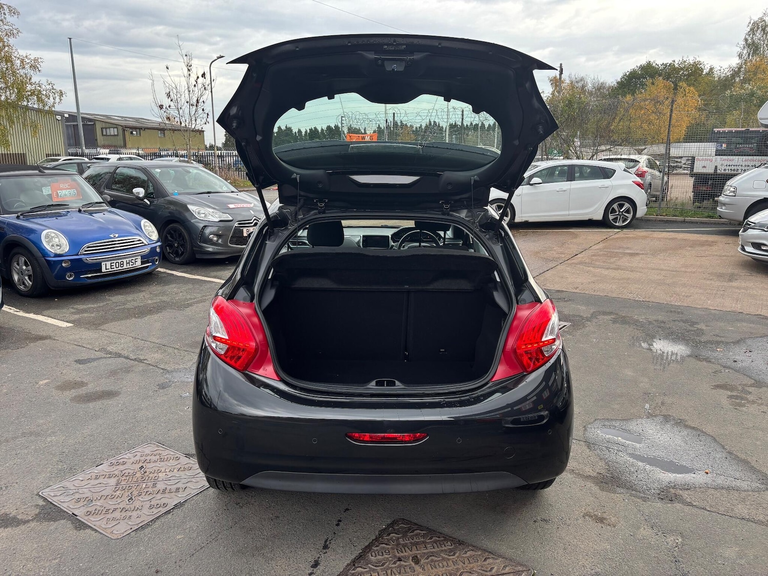 Used Peugeot 308 2014 for sale - 76485989: Photo 13